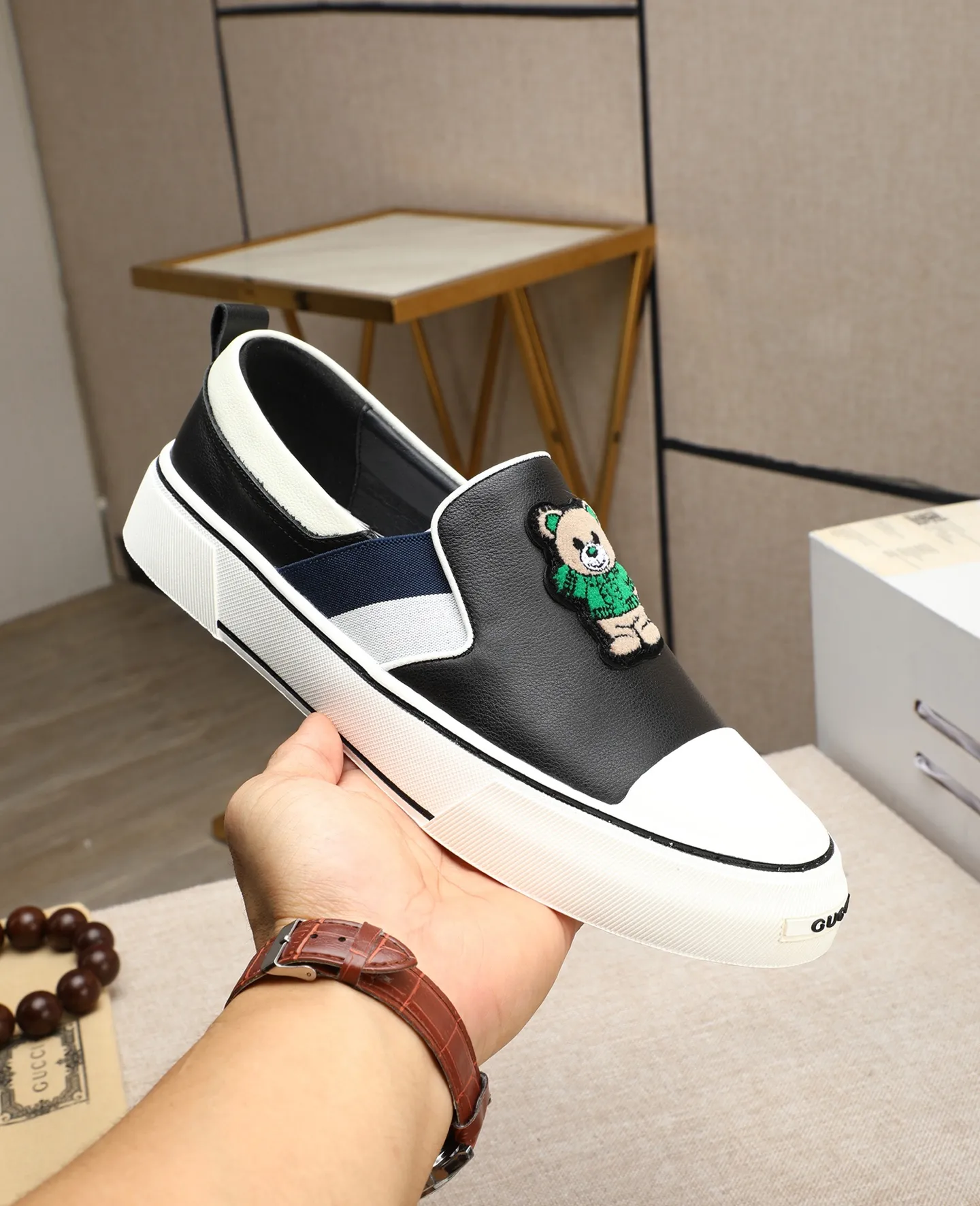 Men's shoes 💰460 GUCCI🔍🔍The latest models are on sale at the same time at the counter. Original calfskin imported from Italy, genuine leather lining, (high-end, extravagant, and classy) with exquisite workmanship. Soles: Original soles specially provided by the original factory. ⚠Exclusive double-layer movable molded soles are super comfortable⚠. Photos of the real thing🎬The real thing is even better🔍🔍"High quality·Follow the order" Code number 38-44